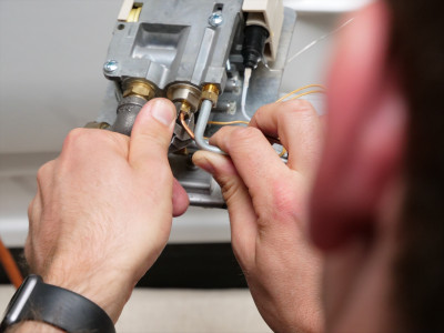 D-ÉG kondenzációs kazán szerelő